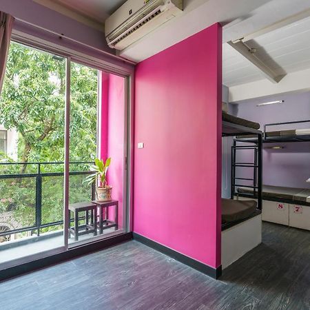 Cheqinn Hostel - Sukhumvit 4 Nana Plaza Bangkok Extérieur photo