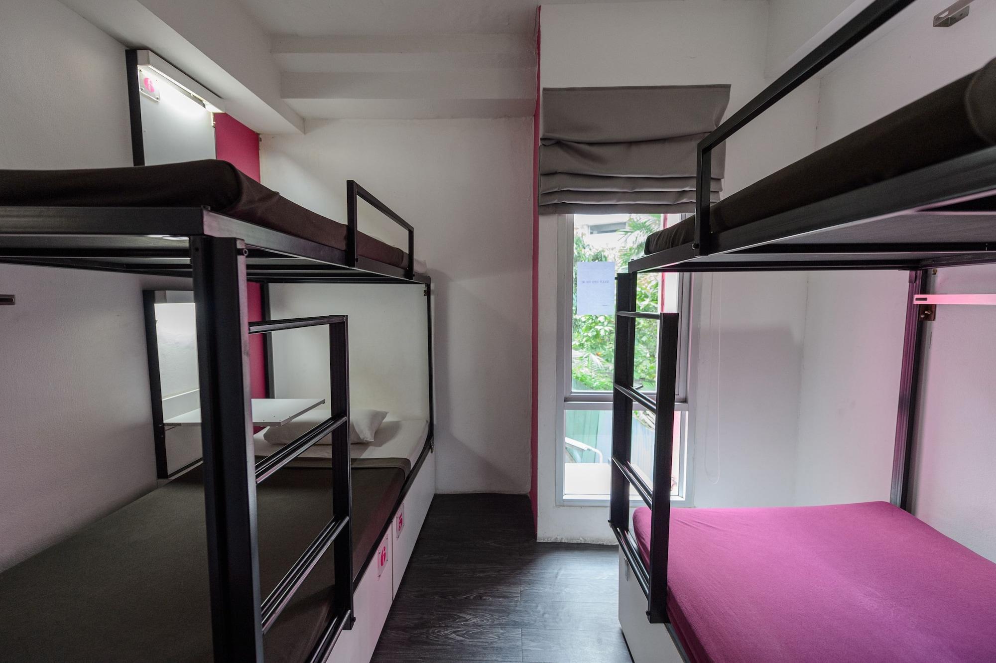 Cheqinn Hostel - Sukhumvit 4 Nana Plaza Bangkok Extérieur photo