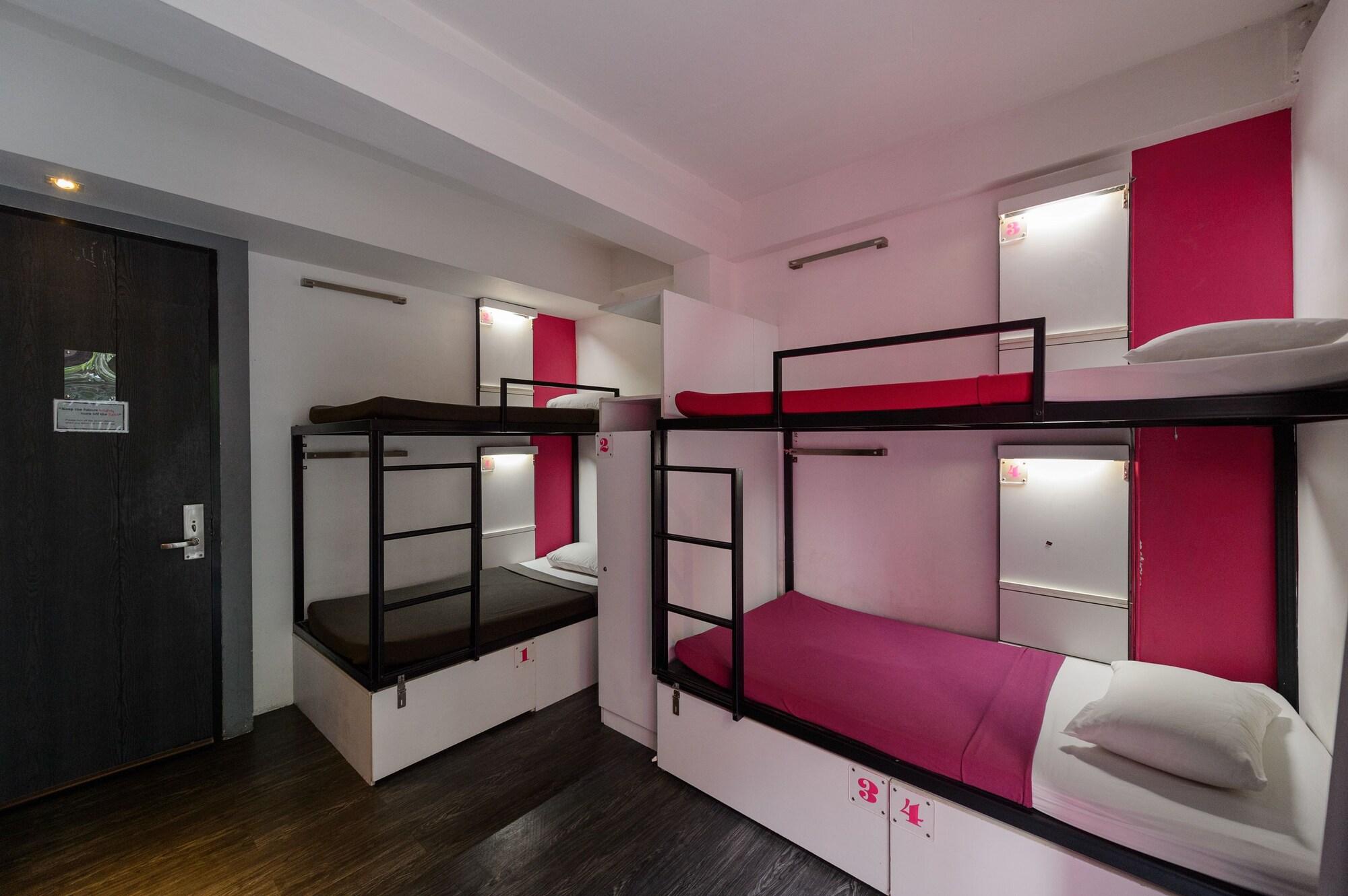Cheqinn Hostel - Sukhumvit 4 Nana Plaza Bangkok Extérieur photo