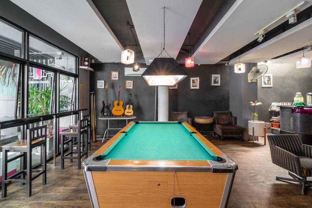 Cheqinn Hostel - Sukhumvit 4 Nana Plaza Bangkok Extérieur photo
