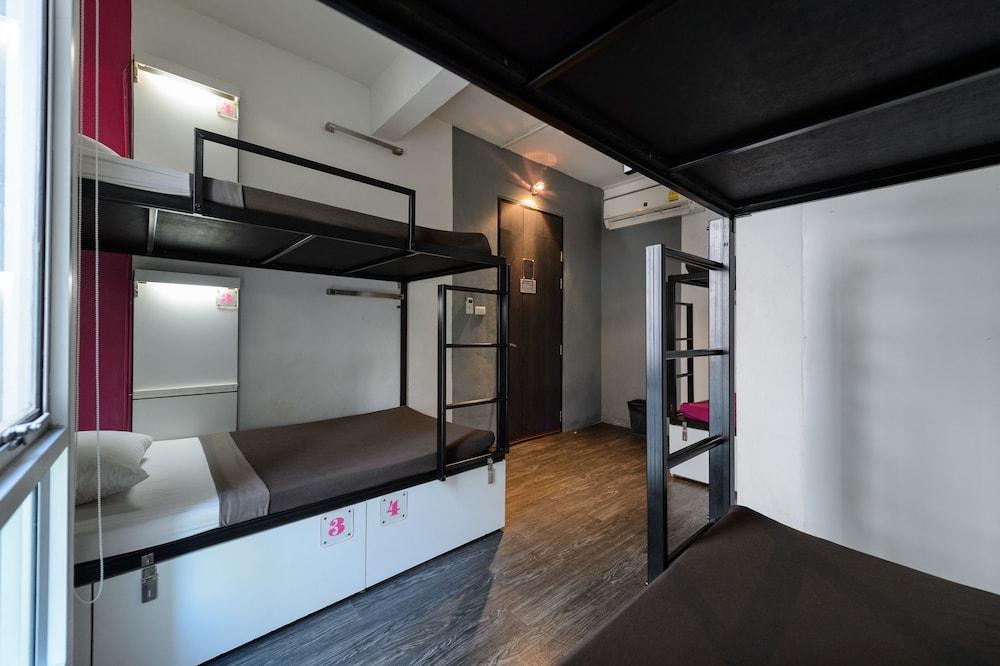 Cheqinn Hostel - Sukhumvit 4 Nana Plaza Bangkok Extérieur photo