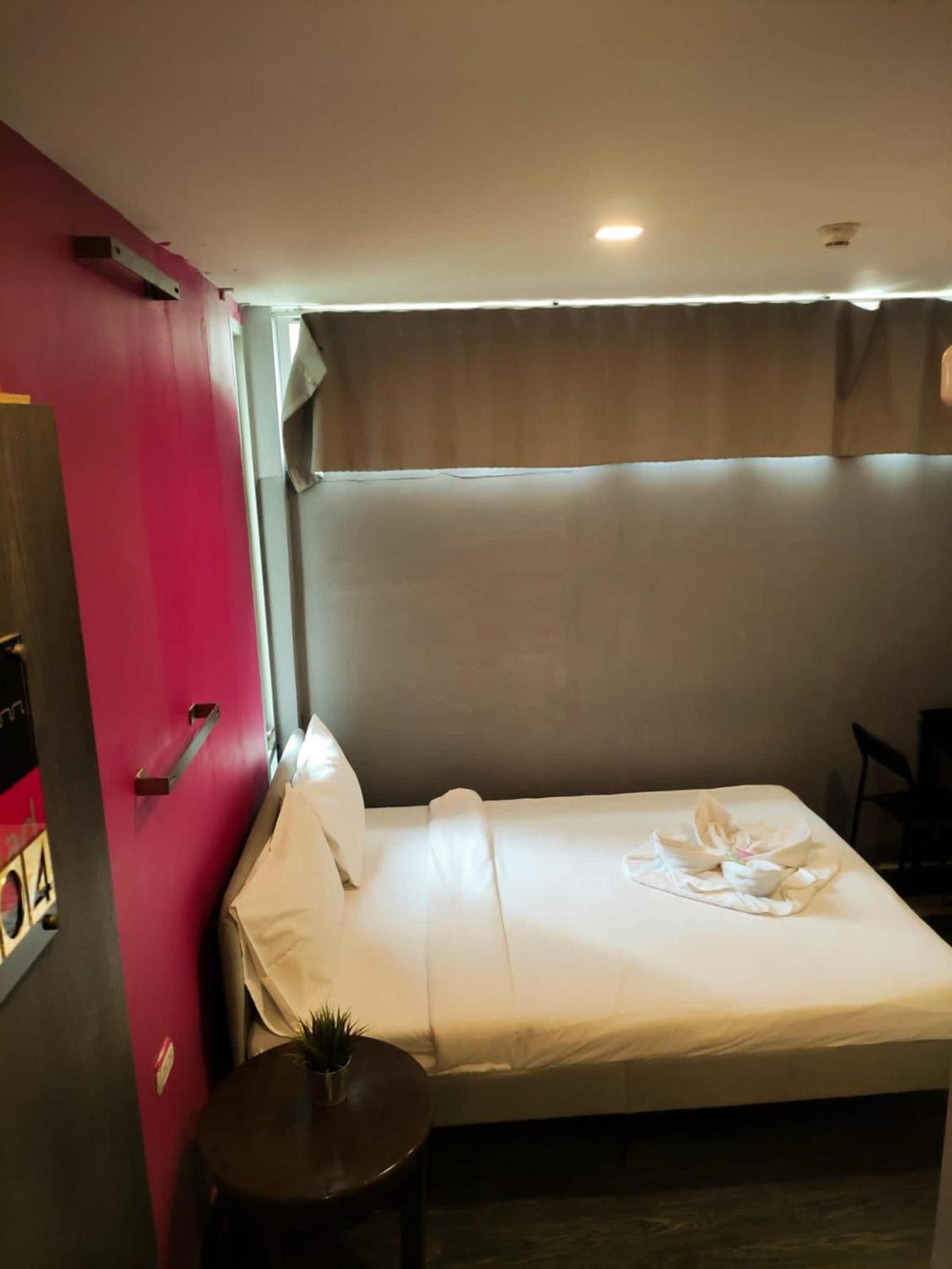 Cheqinn Hostel - Sukhumvit 4 Nana Plaza Bangkok Extérieur photo