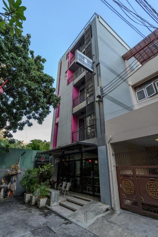 Cheqinn Hostel - Sukhumvit 4 Nana Plaza Bangkok Extérieur photo