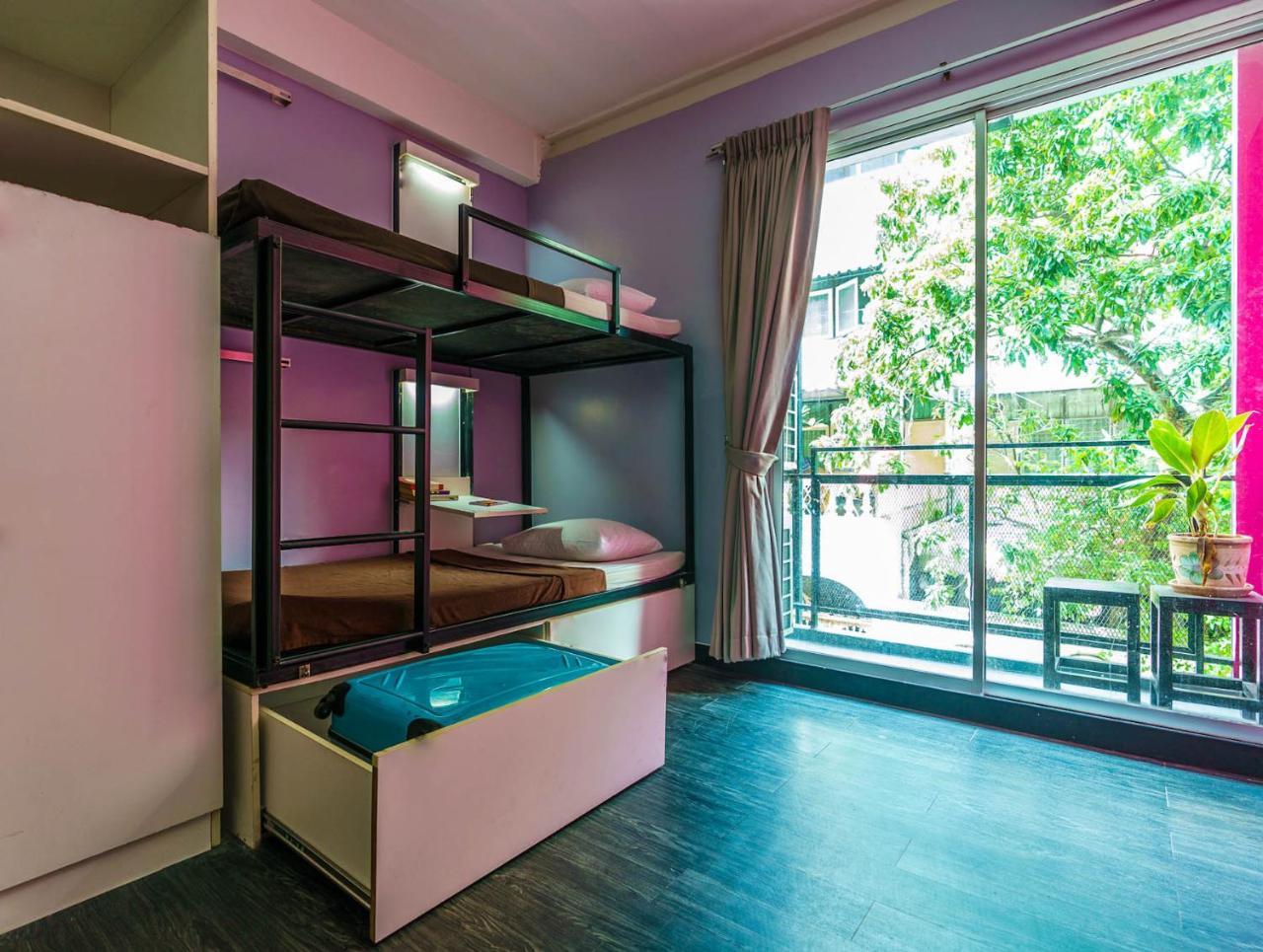 Cheqinn Hostel - Sukhumvit 4 Nana Plaza Bangkok Extérieur photo
