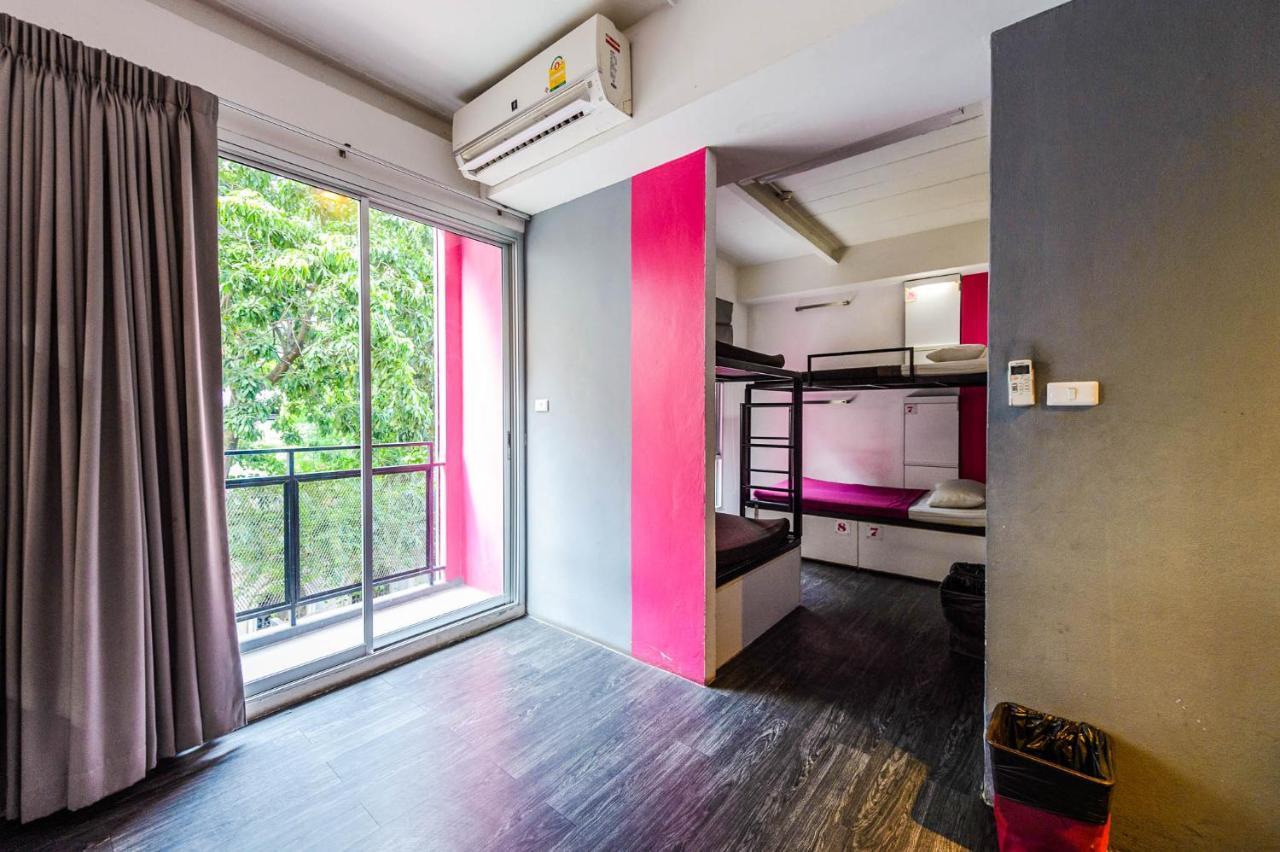 Cheqinn Hostel - Sukhumvit 4 Nana Plaza Bangkok Extérieur photo