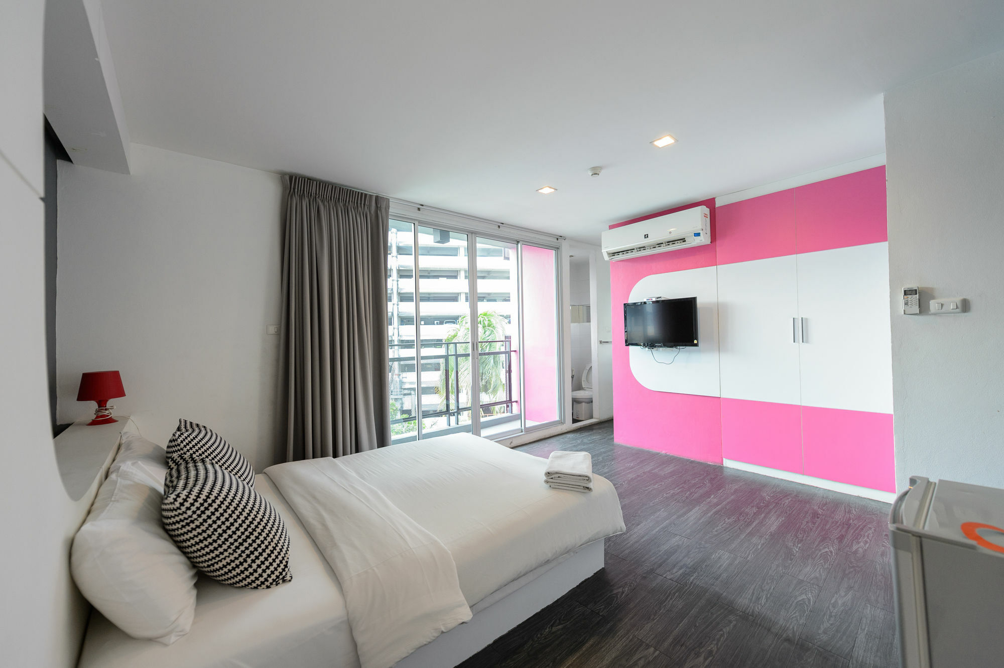 Cheqinn Hostel - Sukhumvit 4 Nana Plaza Bangkok Extérieur photo